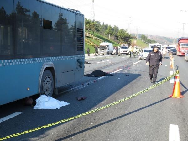 Ümraniye TEM Otoyolu'nda feci kaza kamerada: 2 ölü