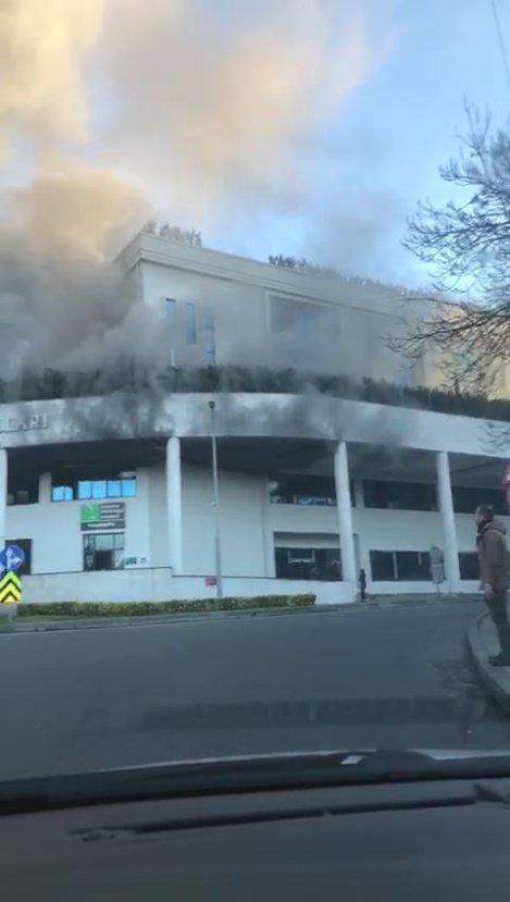 Okulun alt katındaki iş yeri yandı, öğrenciler çıkarıldı