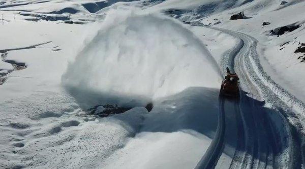 Hakkari'de yol açma çalışmalarına ara yok