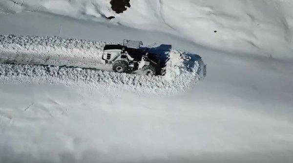 Hakkari'de yol açma çalışmalarına ara yok