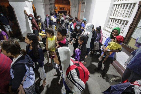 Filipinler'de Taal Yanardağı'nda patlama