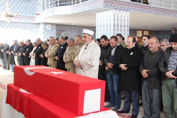 Şehit güvenlik korucusu Kürtçe ağıtlarla uğurlandı