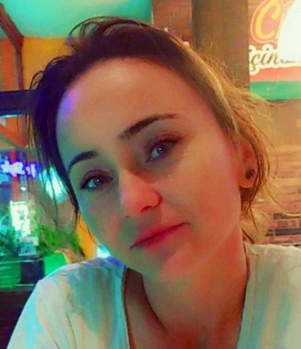 Evine gizlice giren erkek arkadaşı defalarca bıçakladı