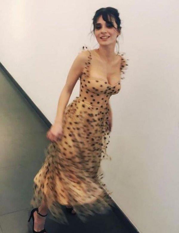 Meriç Aral'dan dekolte şov