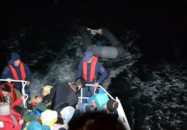 İzmir'de 221 göçmen yakalandı