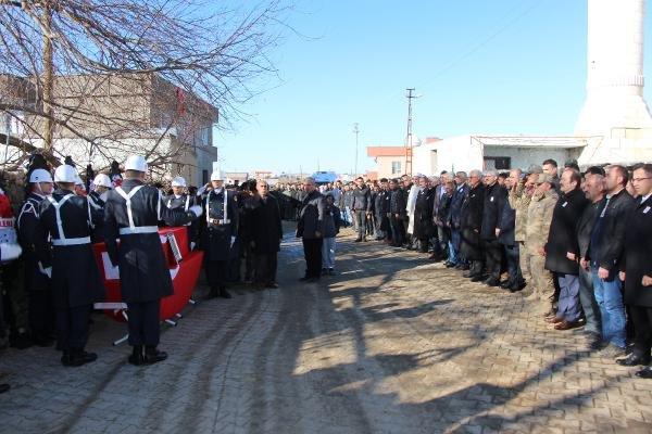 Şehit güvenlik korucusu Kürtçe ağıtlarla uğurlandı