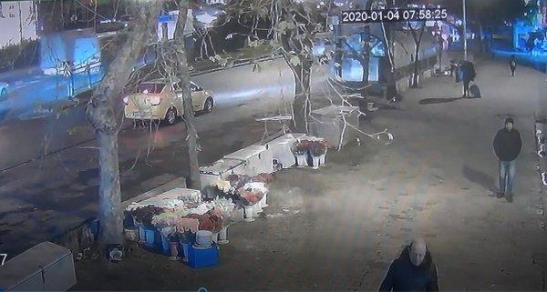 Fatih'te elbise çalan hırsız kameraya yakalandı