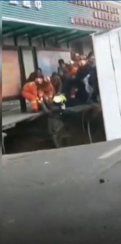 Çin'de yolcu otobüsü çöken yola düştü: 6 ölü 16 yaralı