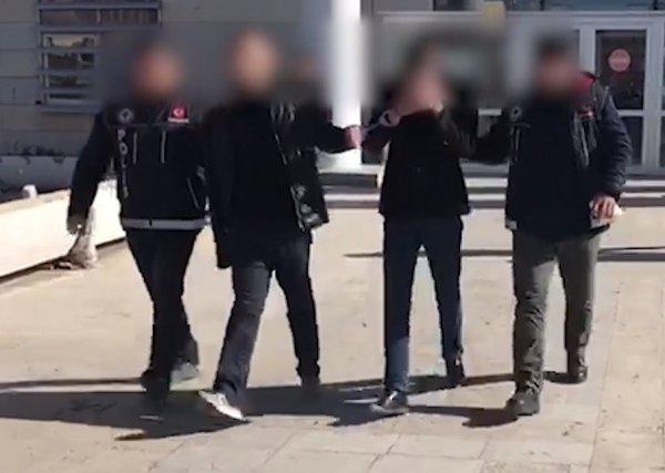 Elazığ'da otomobilin koltuk altında 5 bin adet hap çıktı