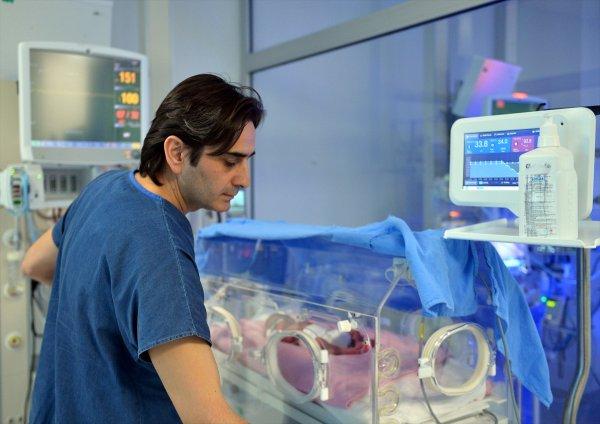 Mersin'de yaşayan Suriyeli çiftin dördüz çocukları oldu