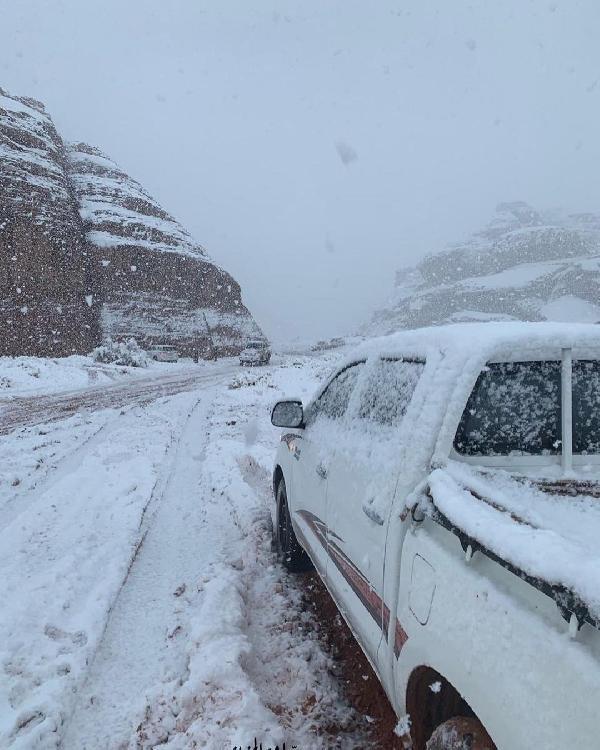 Suudi Arabistan’a kar yağdı, Araplar coştu