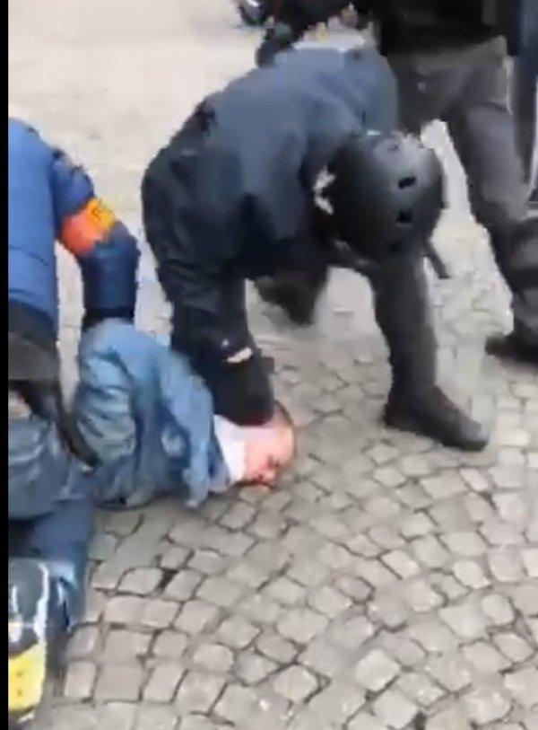 Fransız polisinden göstericiye orantısız güç ile müdahale