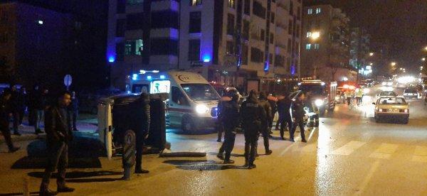 Çorum'da ticari araç ve otomobil çarpıştı: 5 yaralı