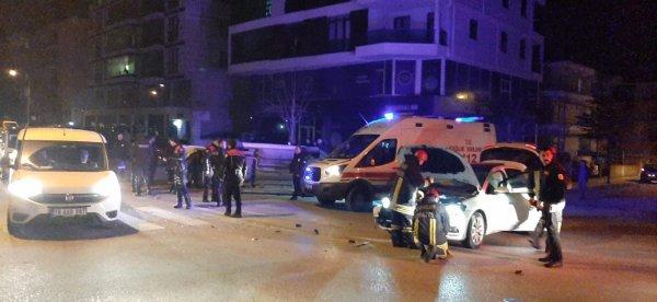 Çorum'da ticari araç ve otomobil çarpıştı: 5 yaralı