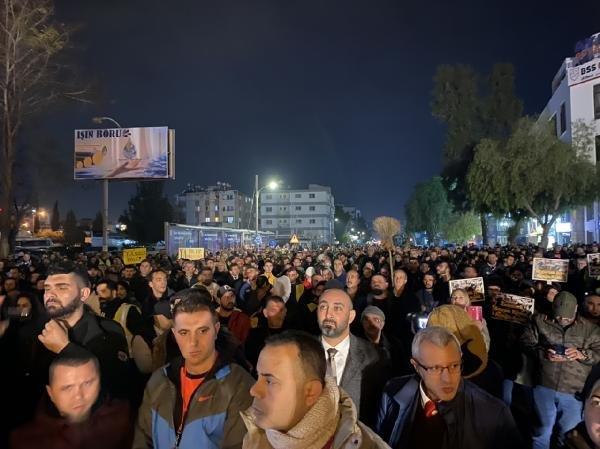 KKTC’de sarı yeleklerle 'yolları yapın' eylemi