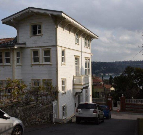 Cansu Dere yine ev değiştirdi