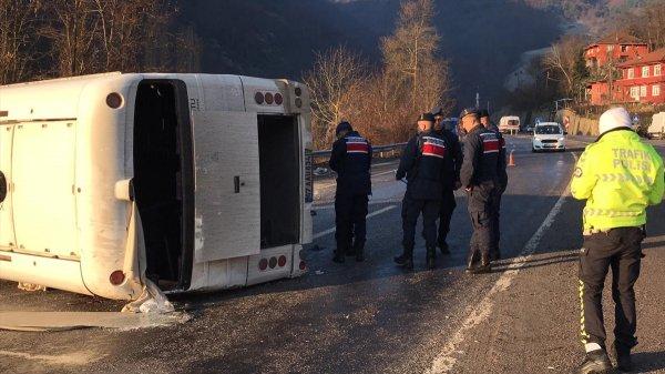 Zonguldak'ta işçi servisi devrildi: 7 yaralı