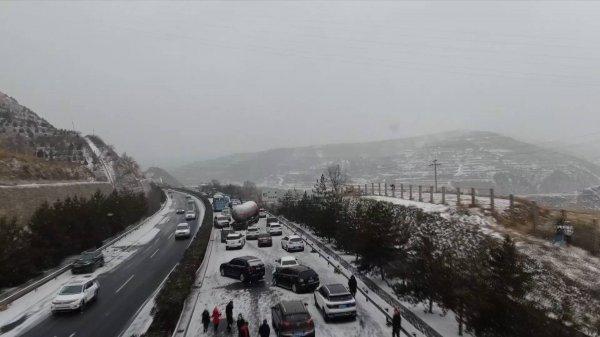 Çin'de onlarca aracın karıştığı zincirleme kaza