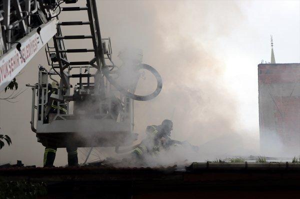 Yangından anne ve 4 çocuğunu vatandaşlar kurtardı