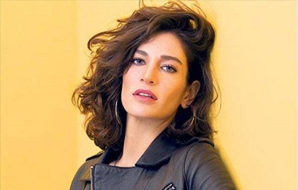 Berrak Tüzünataç: Evde çırılçıplak gezmiyorum