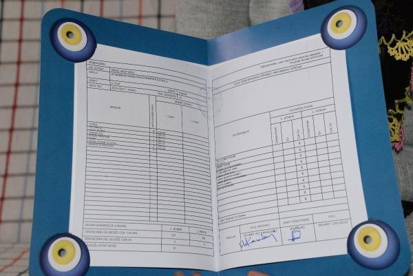 Şırıngalı çikolatayla ölen Umut'un karnesini annesi aldı