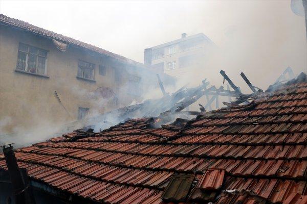 Yangından anne ve 4 çocuğunu vatandaşlar kurtardı