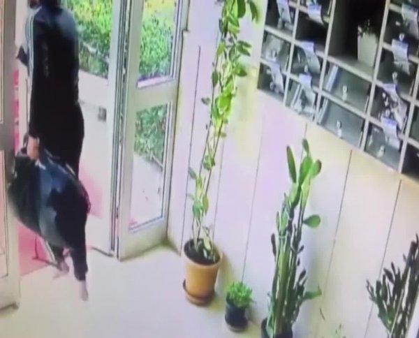 Cinayetten sonra ayakkabılarını bile giymeden kaçtı
