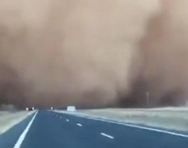 Avustralya'da dev toz bulutu