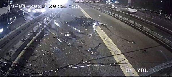 Metrobüs ile motosikletin çarpışma anları