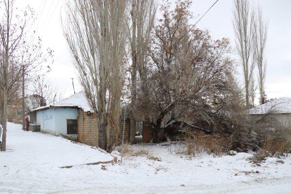 Kırşehir'de cinnet getiren adam eşini öldürdü