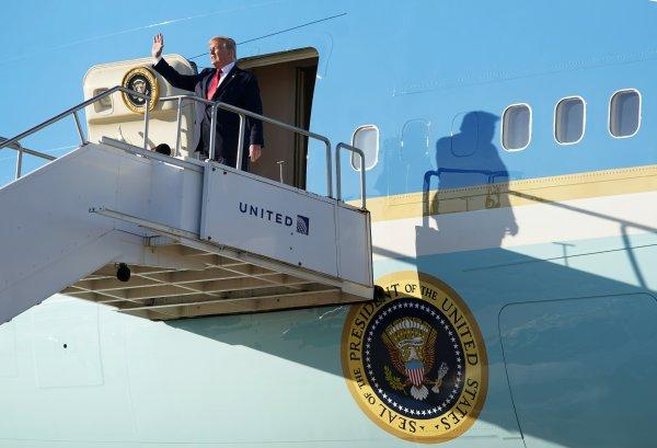 Trump'ın avukatlarından Senatoya: Başkan hızla aklanmalı