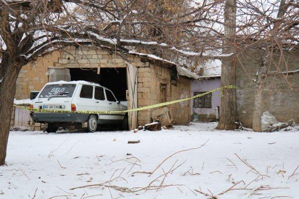 Kırşehir'de cinnet getiren adam eşini öldürdü