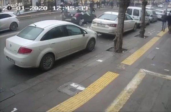 Trafik cezası yememek için koşan şahsa araç çarptı
