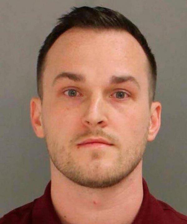 Kendi düğününde garson kıza cinsel istismarda bulundu