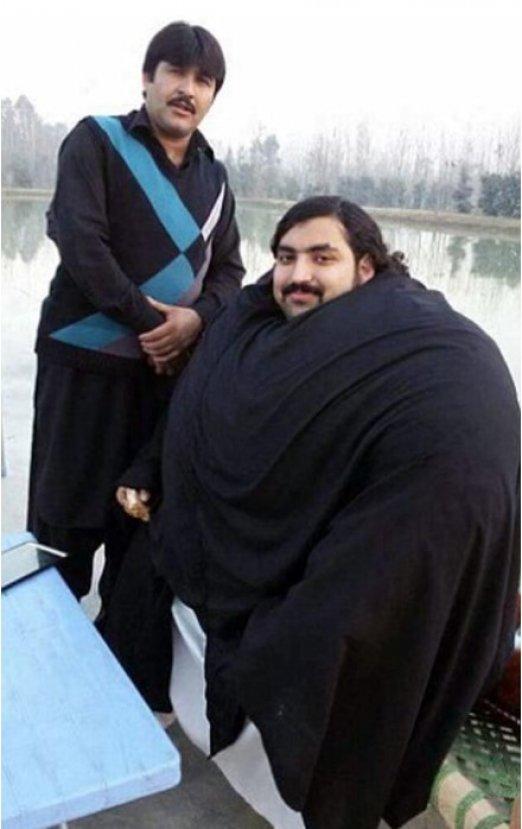 Arbab Khizer Hayat, 100 kiloluk kadınla evlenmek istiyor