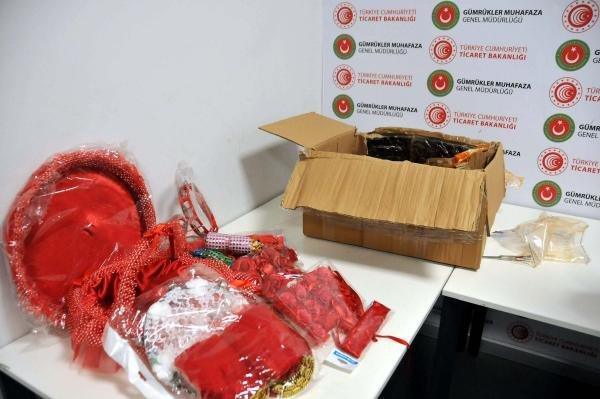 Kına malzemesi kolisinden uyuşturucu çıktı