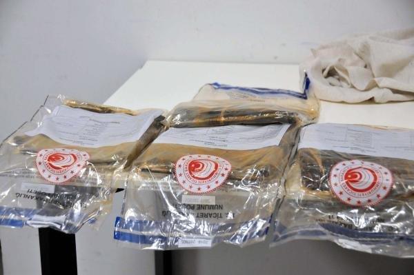 Kına malzemesi kolisinden uyuşturucu çıktı