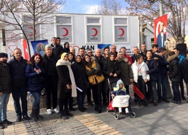 Annesini ve kardeşini kaybeden genç, kan bağışçısı oldu