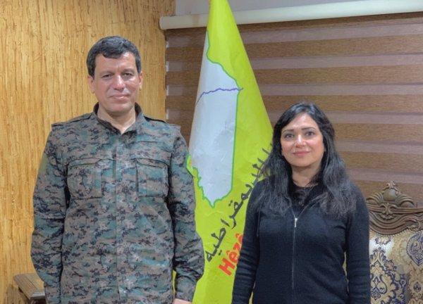 Amberin Zaman YPG'li teröristlerin yanında