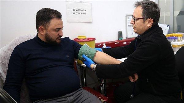 Annesini ve kardeşini kaybeden genç, kan bağışçısı oldu