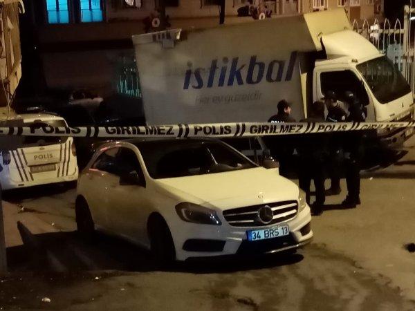 Beyoğlu'nda iki grup arasında silahlı çatışma: 3 yaralı