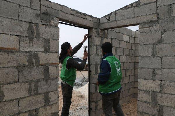 Türkiye’den İdlib’e 10 bin briket ev