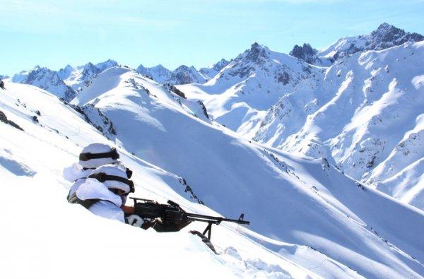 Zap'ta 2 terörist öldürüldü