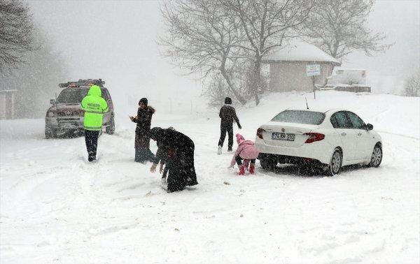 Safranbolu'da kar tarihi konakları beyaza bürüdü