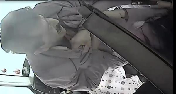 Halk otobüsünde sürücü ve yolcu kavgası