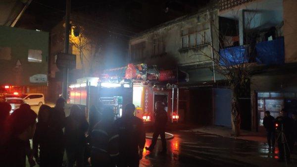 Şarjda unutulan telefondan dolayı yangın çıktı