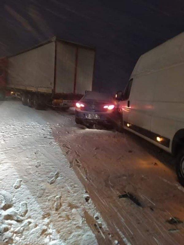 Kütahya'da zincirleme trafik kazası: 4 yaralı