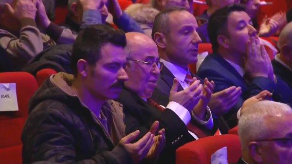 Akşener, deprem haberi alınca siyaset konuşmayı bıraktı