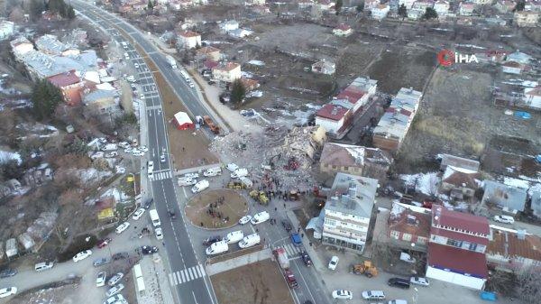 Gezin köyünde enkaz çalışmaları devam ediyor