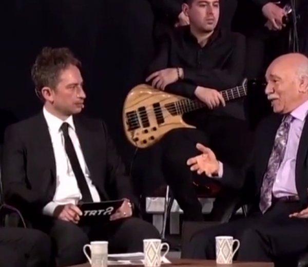 Urfa’dan canlı yayın yapan TRT2 ekranında deprem anı